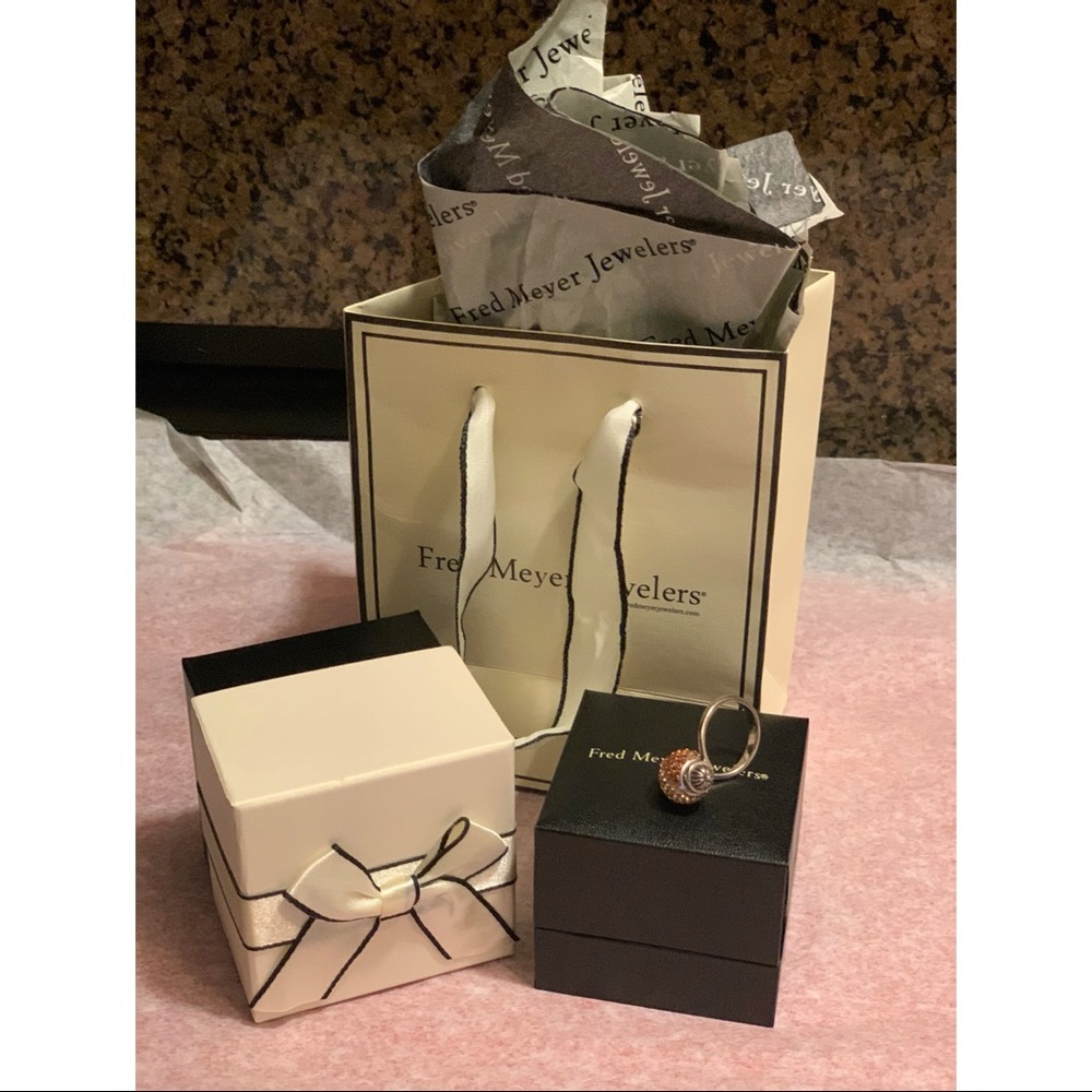 Beautiful Brown and Champagne Crystal Zable ring.